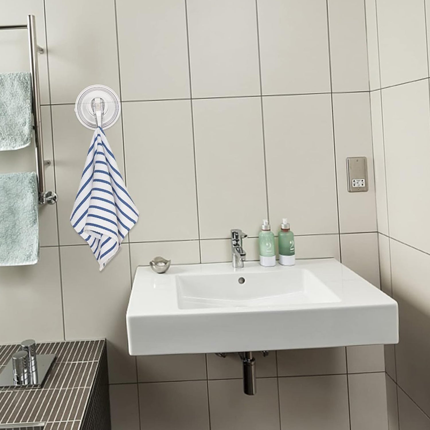 Plastic Suction Cup Hook (1 Pc)