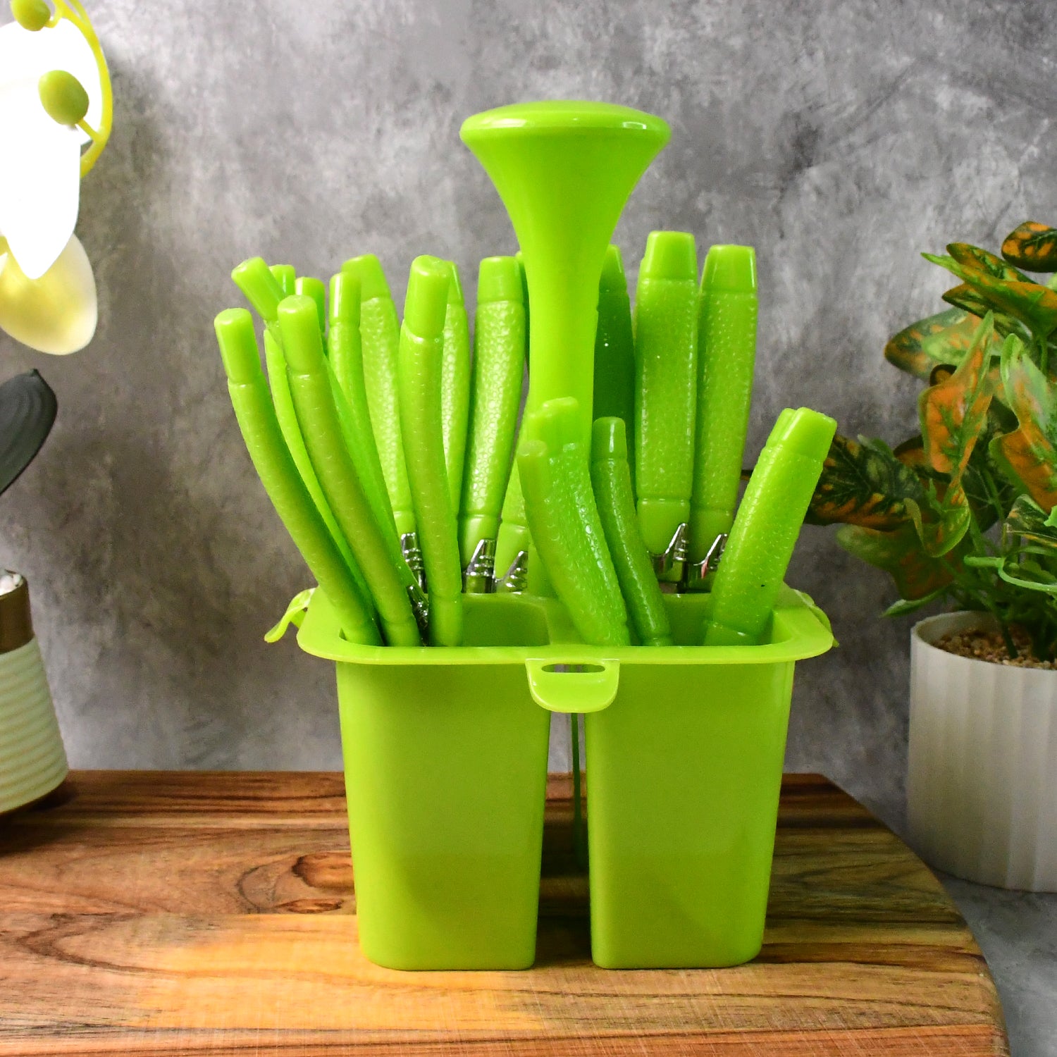 Supermom Premium Fancy Cutlery Set with Holder (24 Pc / Set)