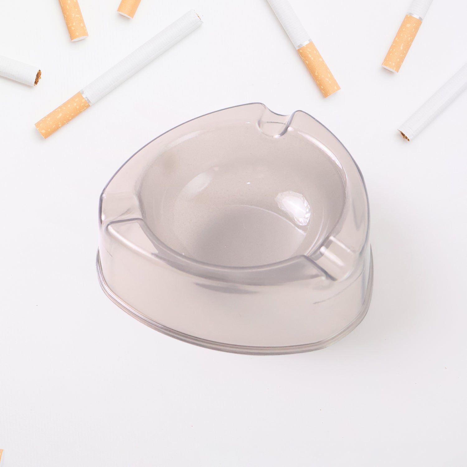 Oblivion Transparent Plastic Ashtray (Mix Color & 1 Pc)