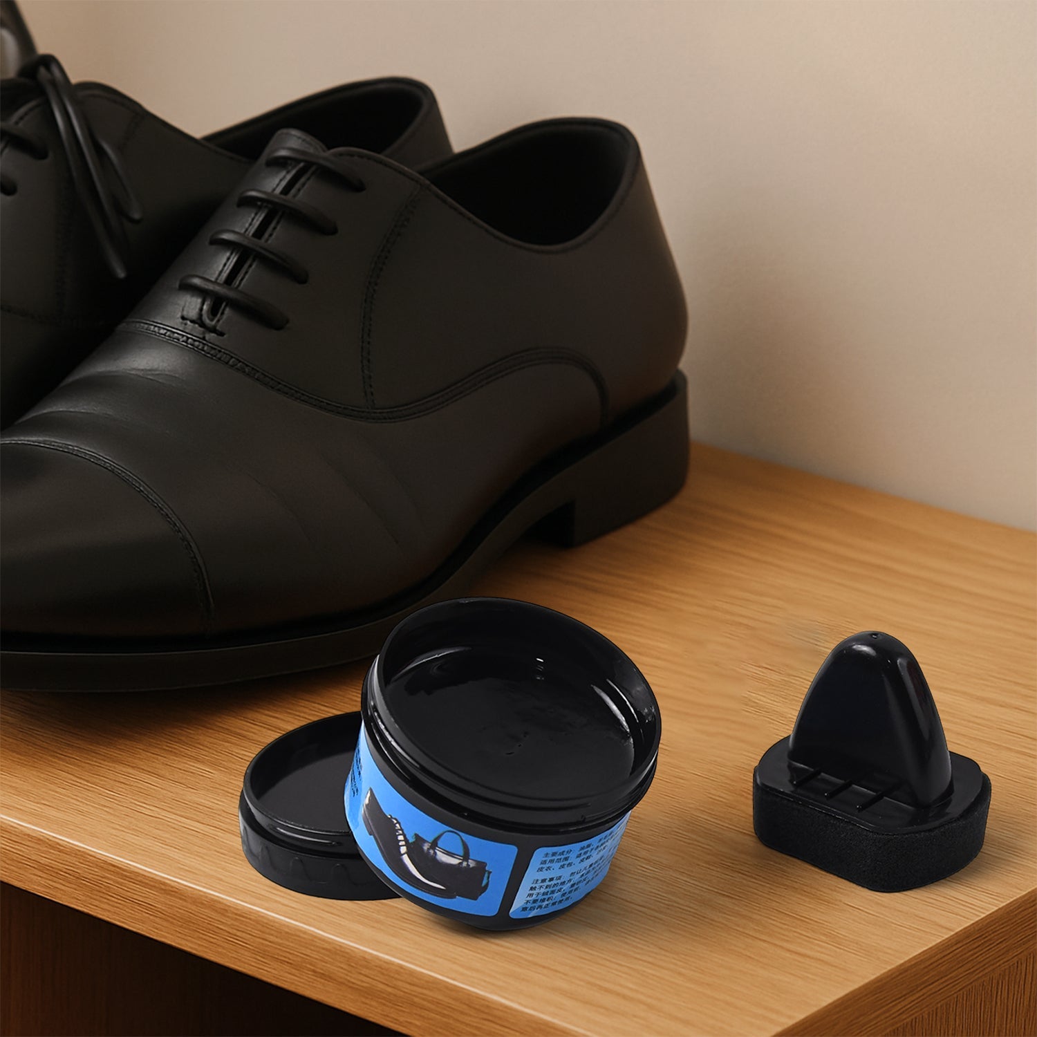 Instant Shoe Shine Sponge with Liquid Polish (1 Pc)