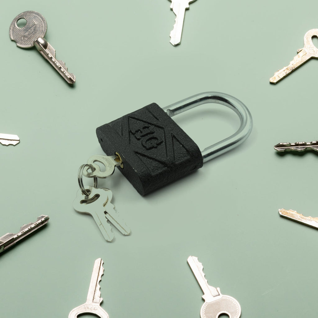 Thickened Black Iron Padlock – Brass Core, Waterproof, Anti-Theft (75/60/32mm)