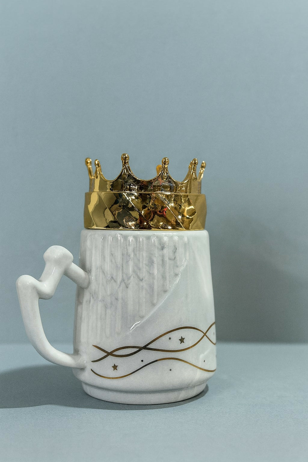 Luxury King Crown Ceramic Mug with Golden Lid | Black Marble Coffee & Tea Cup | Royal Gift for Men – Birthday, Anniversary, Valentine’s Day & Office Use