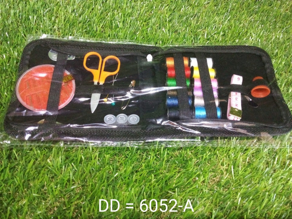 33Pc Purse Sewing Set For Carrying Various Sewing Items And Stuffs In It.