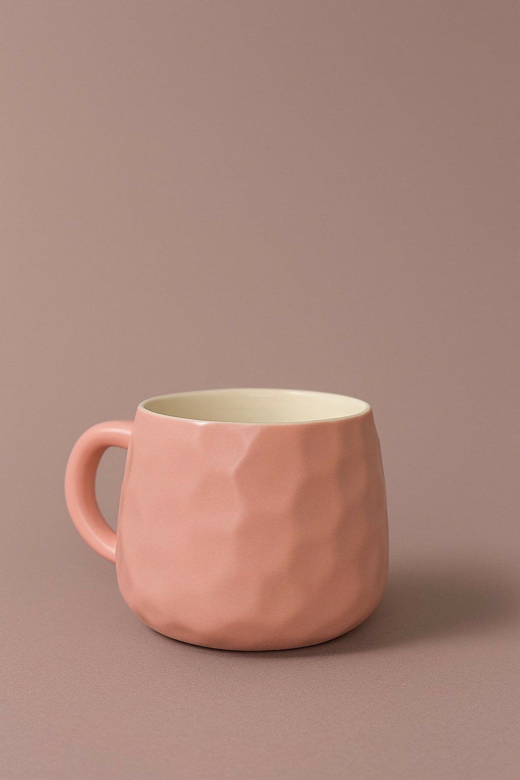 Elegant Peach Ceramic “Mrs. Always Right” Mug – Glossy Textured Coffee Cup with Gold Lettering – Romantic Gift for Wife, Bride, or Girlfriend – Ideal for Wedding, Anniversary, or Valentine’s Day