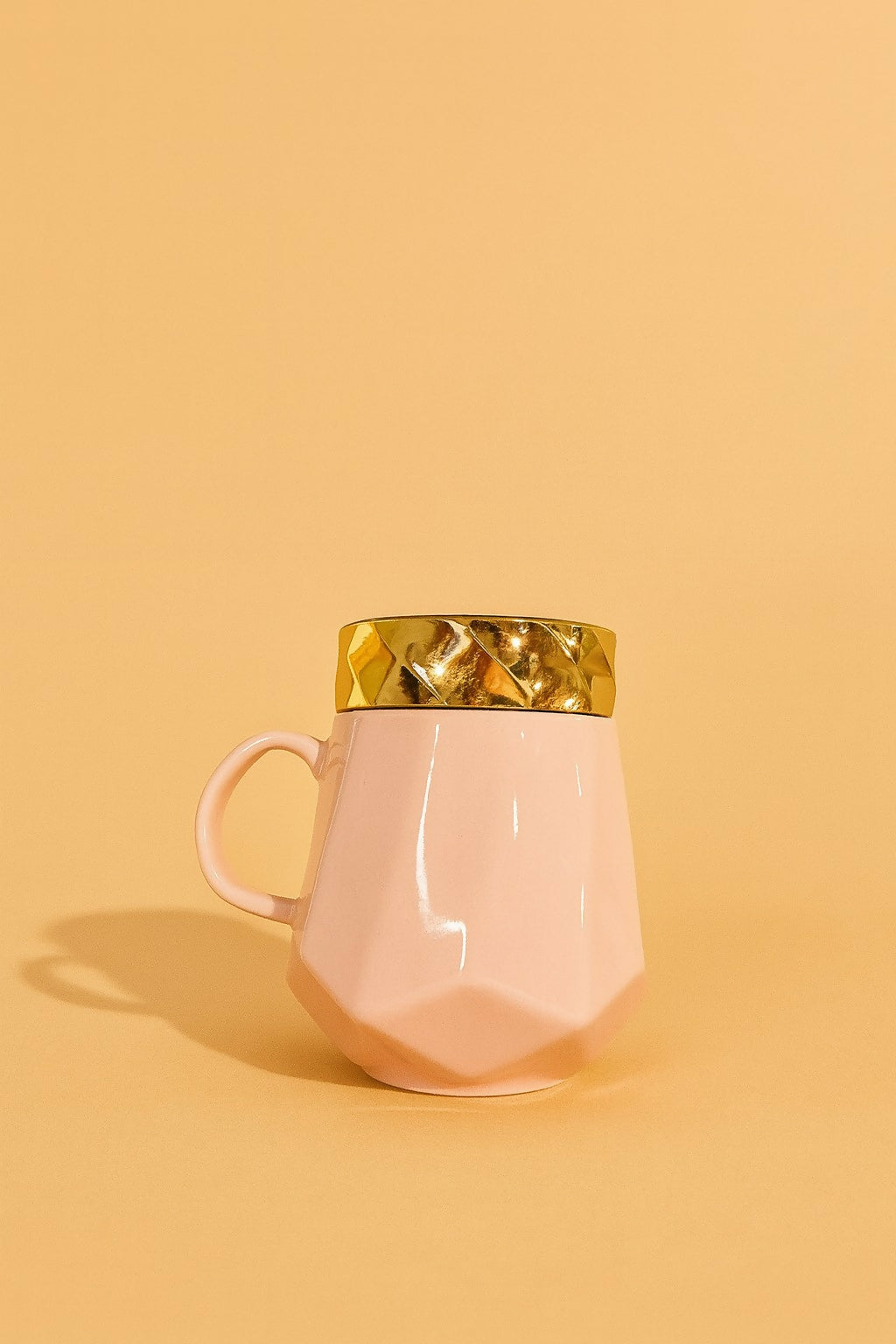 Premium Ceramic Coffee Mug with Lid “Mrs” Print | Pink Cup with Golden Lettering & Handle | Stylish Tea & Coffee Mug for Wife, Bride, Girlfriend | Perfect Gift for Wedding, Anniversary, Valentine’s Day & Daily Use |