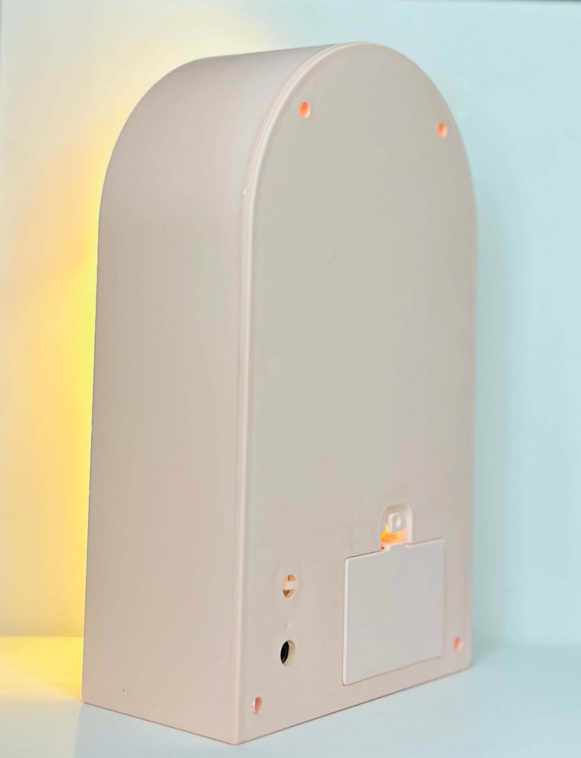 Arch Love Lamp – Romantic Couple Kissing Figurine with LED Lighting and Floral Background for Bedroom or Anniversary Gift