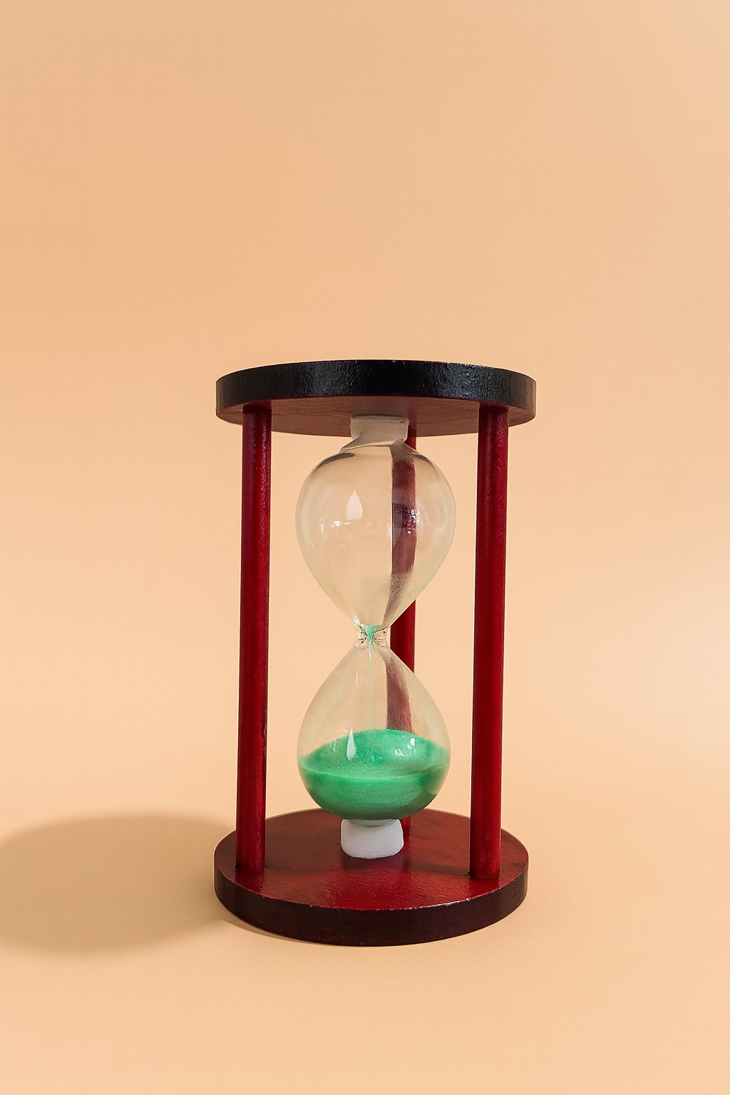 Premium Wooden Hourglass Sand Timer – 10 Minute Decorative Sand Clock with Colored Sand, Elegant Red Wooden Frame, Vintage Classic Home Office Desk Décor, Time Management Tool & Gift Item pack of 1 random color