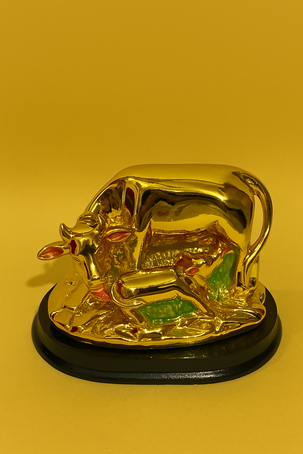 Golden Cow and Calf Idol on Wooden Base – Premium Brass-Finish Decorative Showpiece for Home Temple, Vastu & Feng Shui Positive Energy Gift – 24K Gold Plated Look (Medium Size)