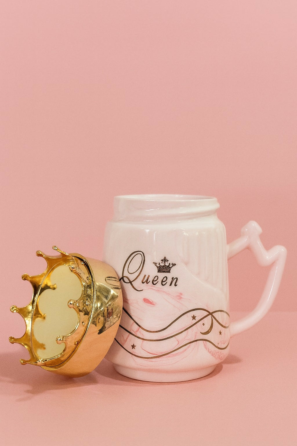 Luxury Queen Crown Ceramic Mug with Golden Lid | Pink Marble Coffee & Tea Cup | Royal Gift for Women – Birthday, Anniversary, Valentine’s Day & Office Use