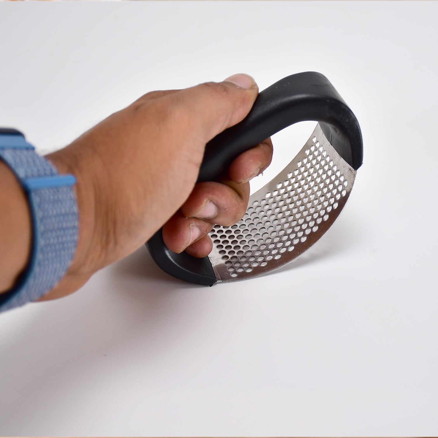 Stainless Steel Garlic Presser  / Crusher (Multicolor)