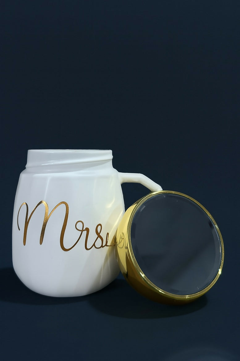 Mrs Ceramic Mug with Golden Lid – White Glossy Coffee Cup with Gold Script and Modern Geometric Handle – Elegant Gift Mug for Wife, Bride, or Fiancée – Tea Cup for Women