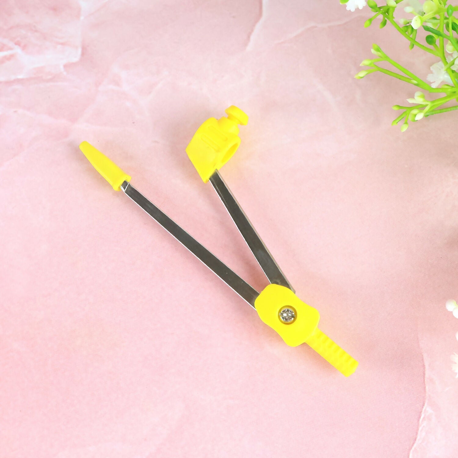 Camlin Compass – Durable Metal Body with Yellow Grip