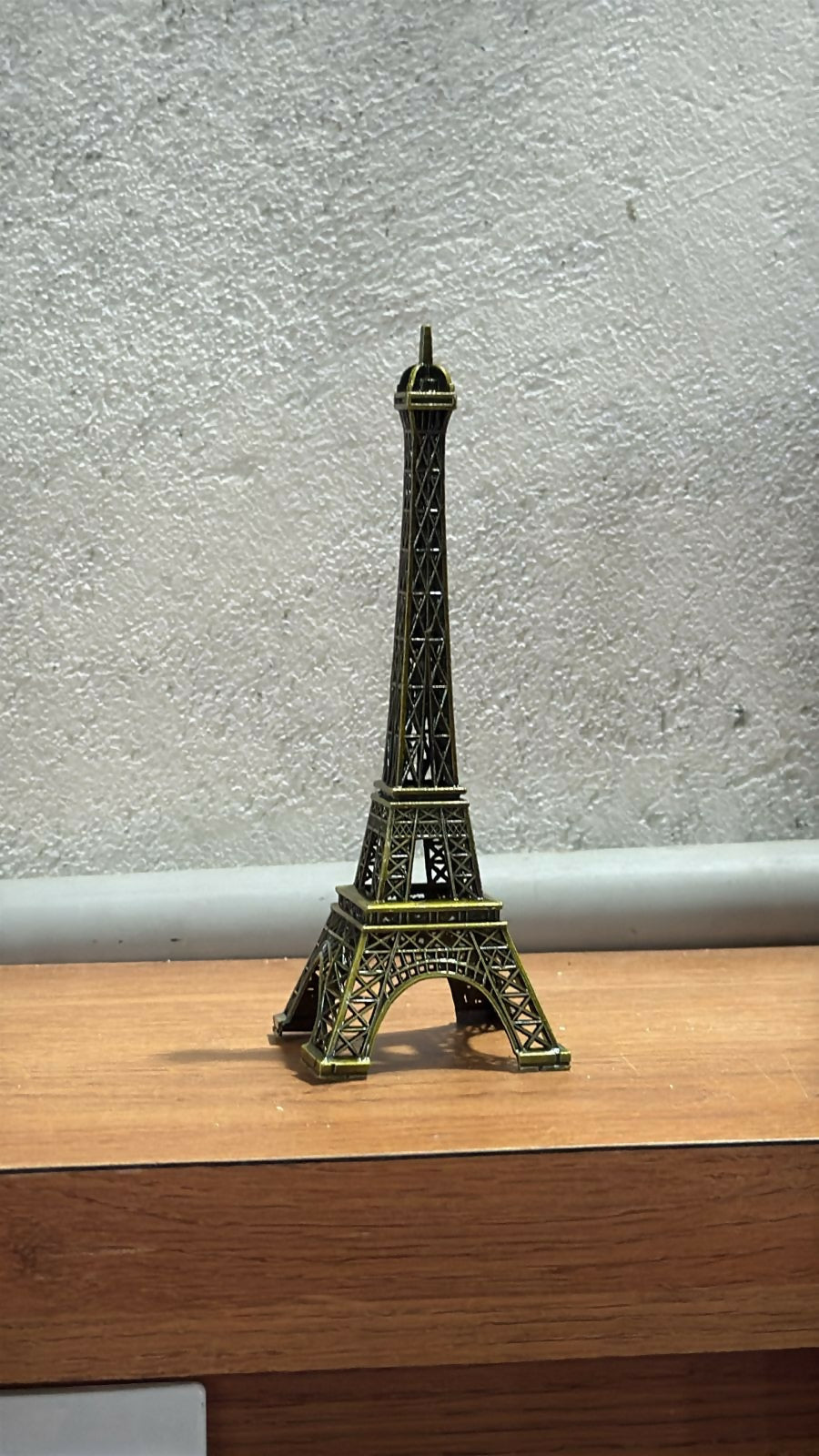 Miniature Eiffel Tower Statue – 13 cm Height × 5 cm Width – Paris Souvenir Decorative Showpiece for Home, Office & Desk Décor – Vintage Bronze Finish Metal Model
