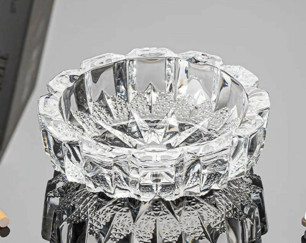 Luxury Diamond-Cut Crystal Glass Ashtray – Heavyweight Vintage-Style Round Design with Deep Ridges and Starburst Base for Elegant Smoking Lounge, Home, Bar, or Office Decor