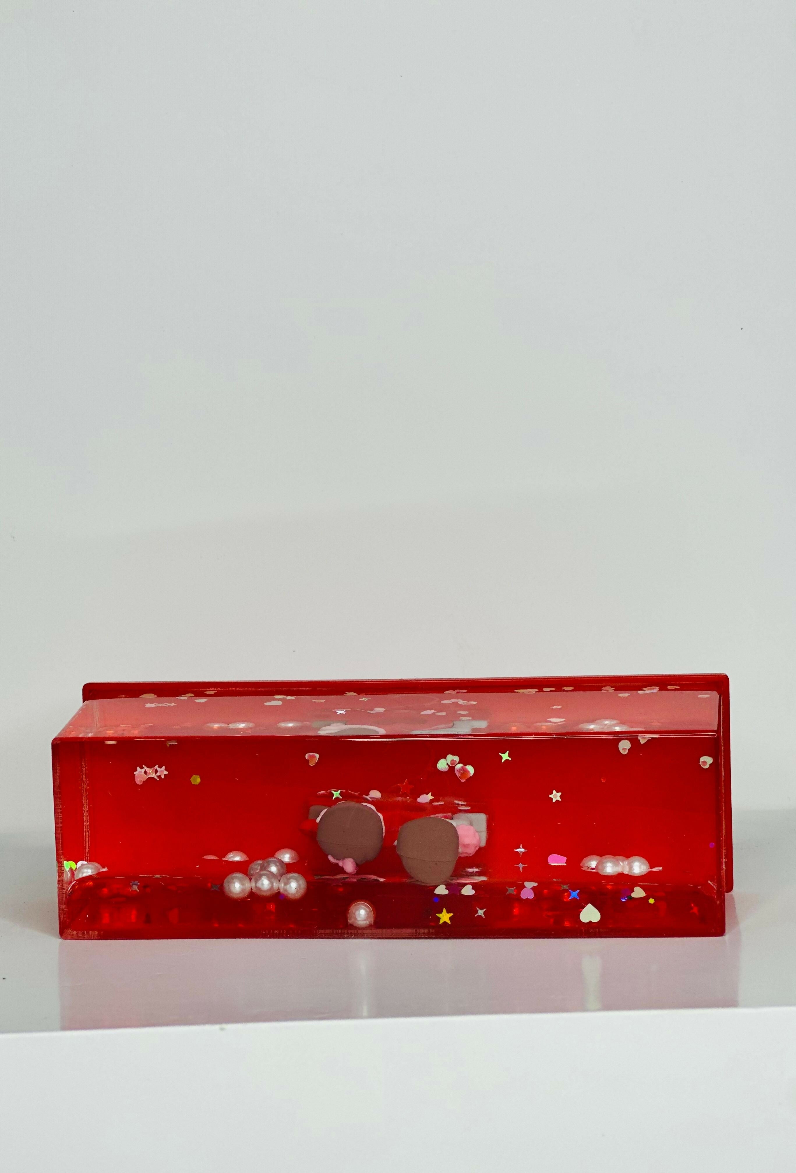 paper weight Romantic Couple Figurine Love Showpiece with Heart Base – Decorative Water-Filled Display Case with Floating Pearls and Glitter – Cute Anniversary, Valentine, or Wedding Gift for Boyfriend, Girlfriend, or Spouse