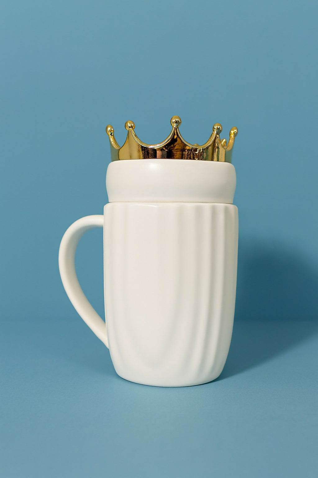 Luxury Queen Crown Ceramic Mug with Golden Lid | Premium Coffee & Tea Cup for Women | Royal Gift for Birthday, Anniversary, Valentine’s Day & Office Use