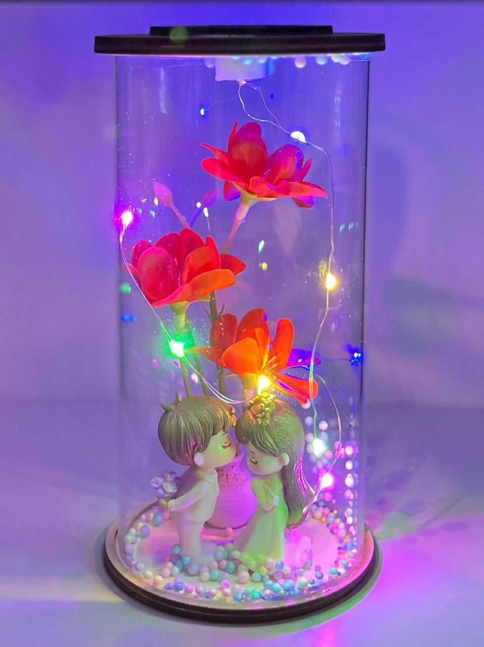Dome Lamp – Romantic LED Glass Dome Night Light with Kissing Couple Figurine, Artificial Flowers & Colorful Beads – Decorative Valentine’s Day, Anniversary or Bedroom Gift for Couples