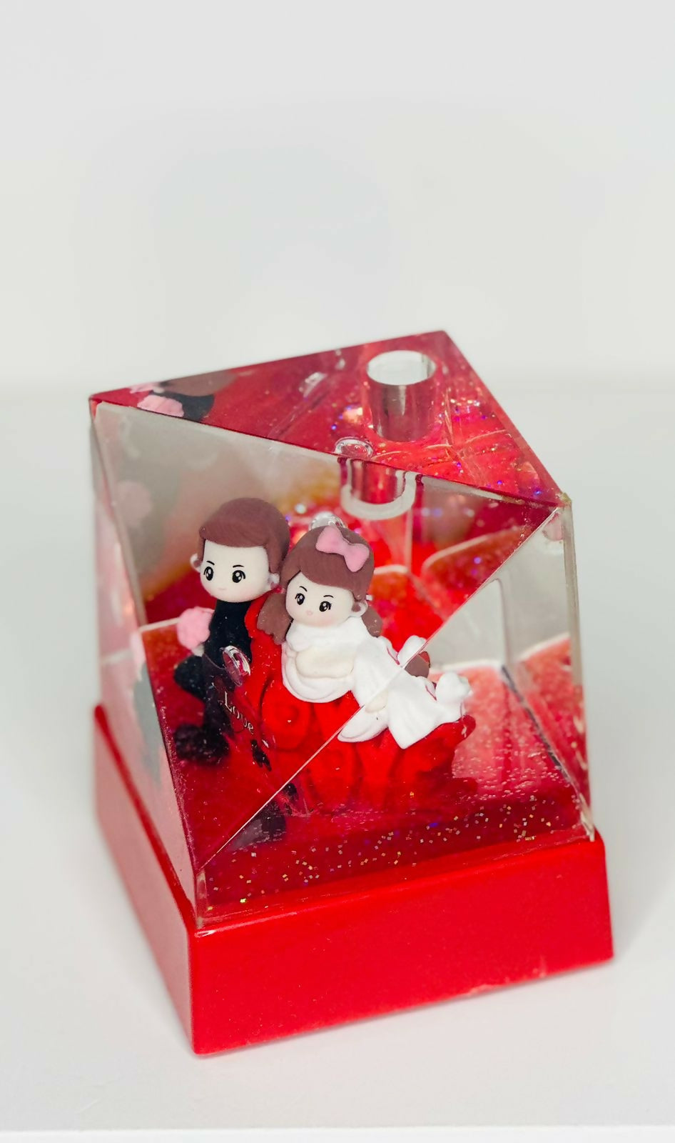 Crystal Romance Cube Acrylic Liquid Motion Teddy Love Sign Block | Valentine's Day Gift | Romantic Desk Showpiece | Clear Decorative Display with Floating Glitter