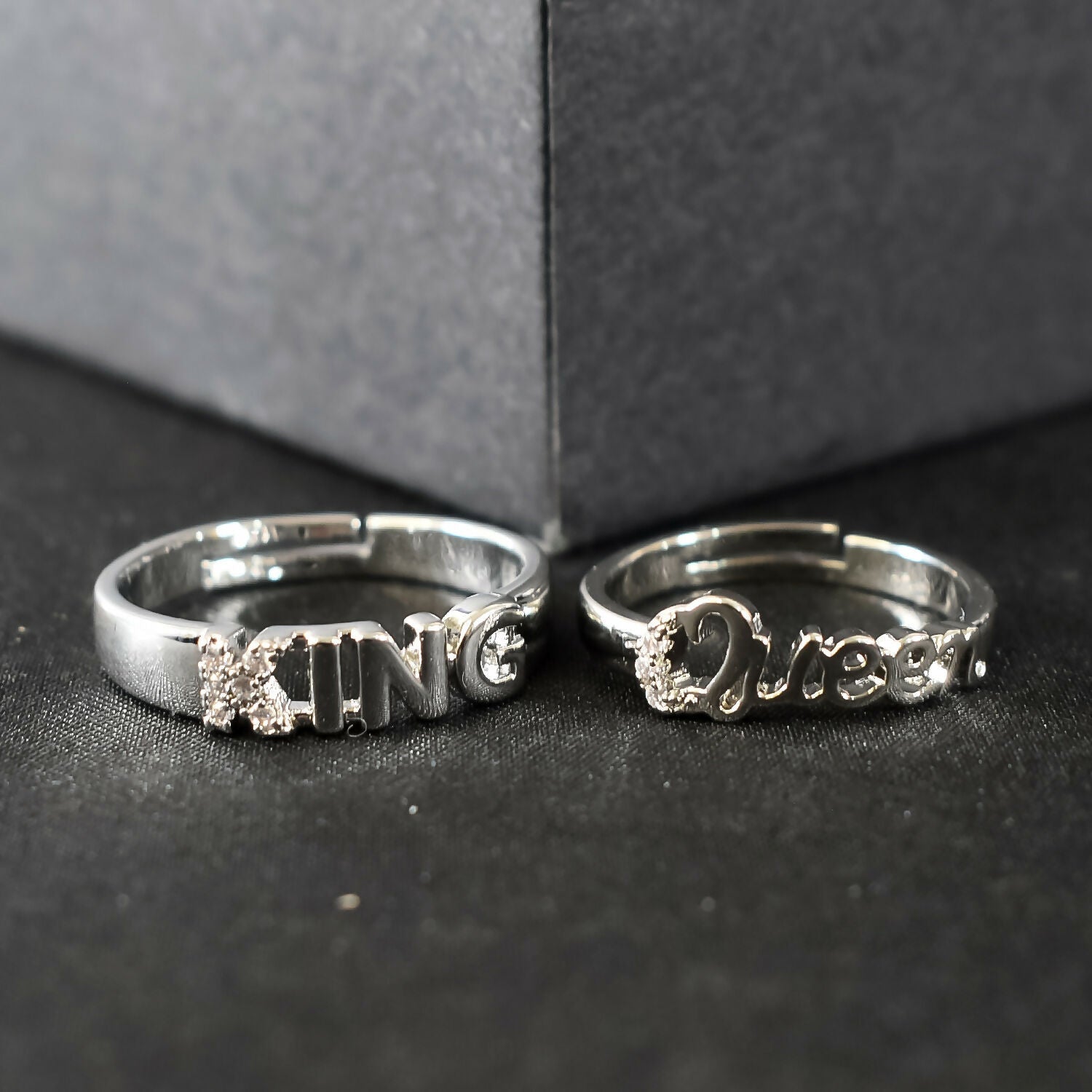 KING QUEEN NAME DESIGNED COUPLE RINGS