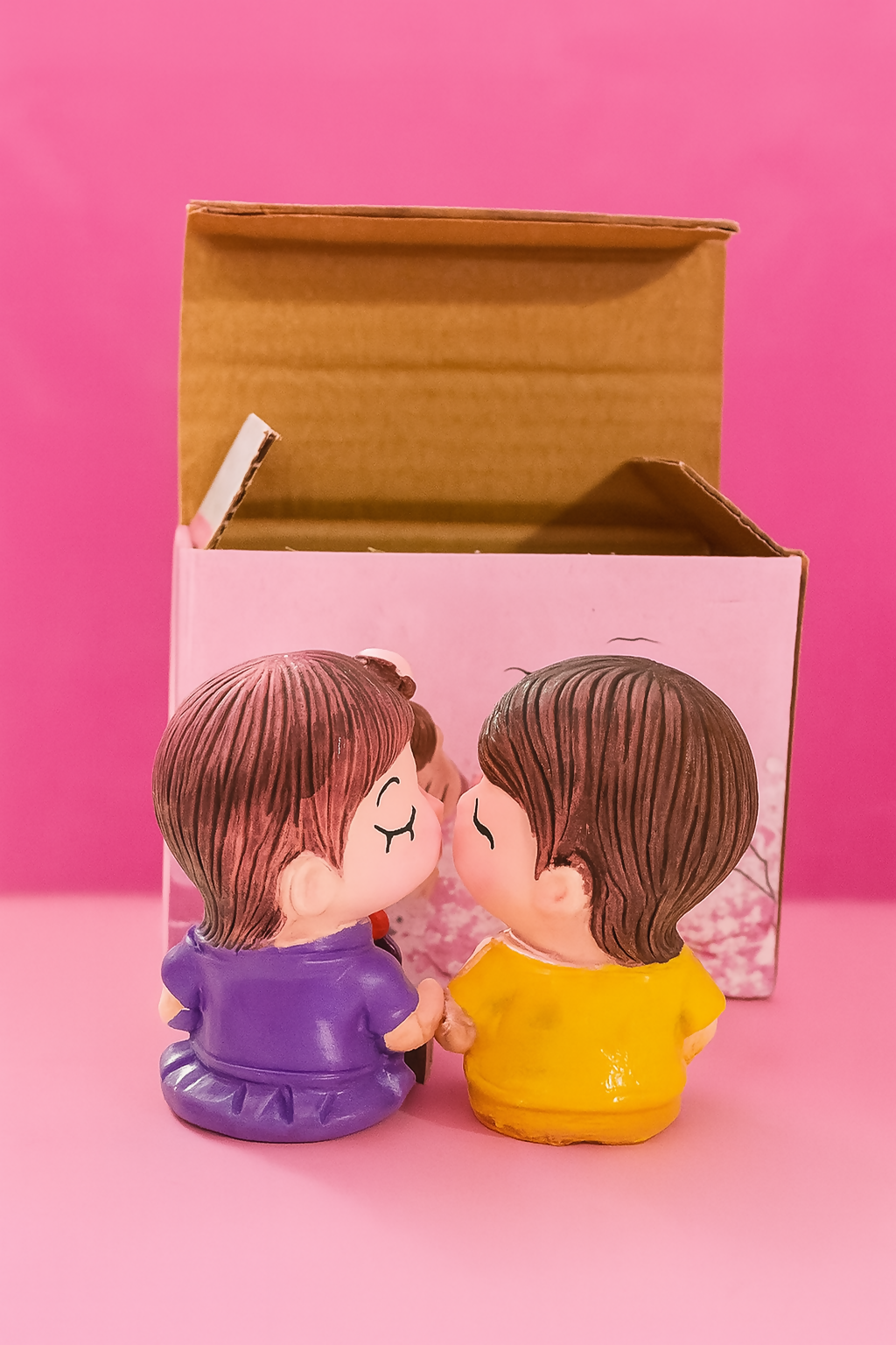 Romantic Couple Showpiece Holding Love Hearts | Cute Miniature Boy Girl Figurine (Multicolor)