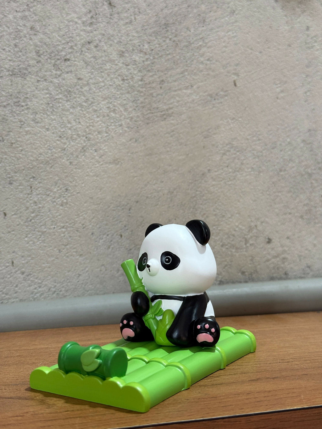 Cute Panda Shaped Mobile Phone Stand Holder – Universal Desktop Stand for Smartphones with Anti-Slip Base, Adorable Bamboo Mat Design for Office, Home, and Kids Use