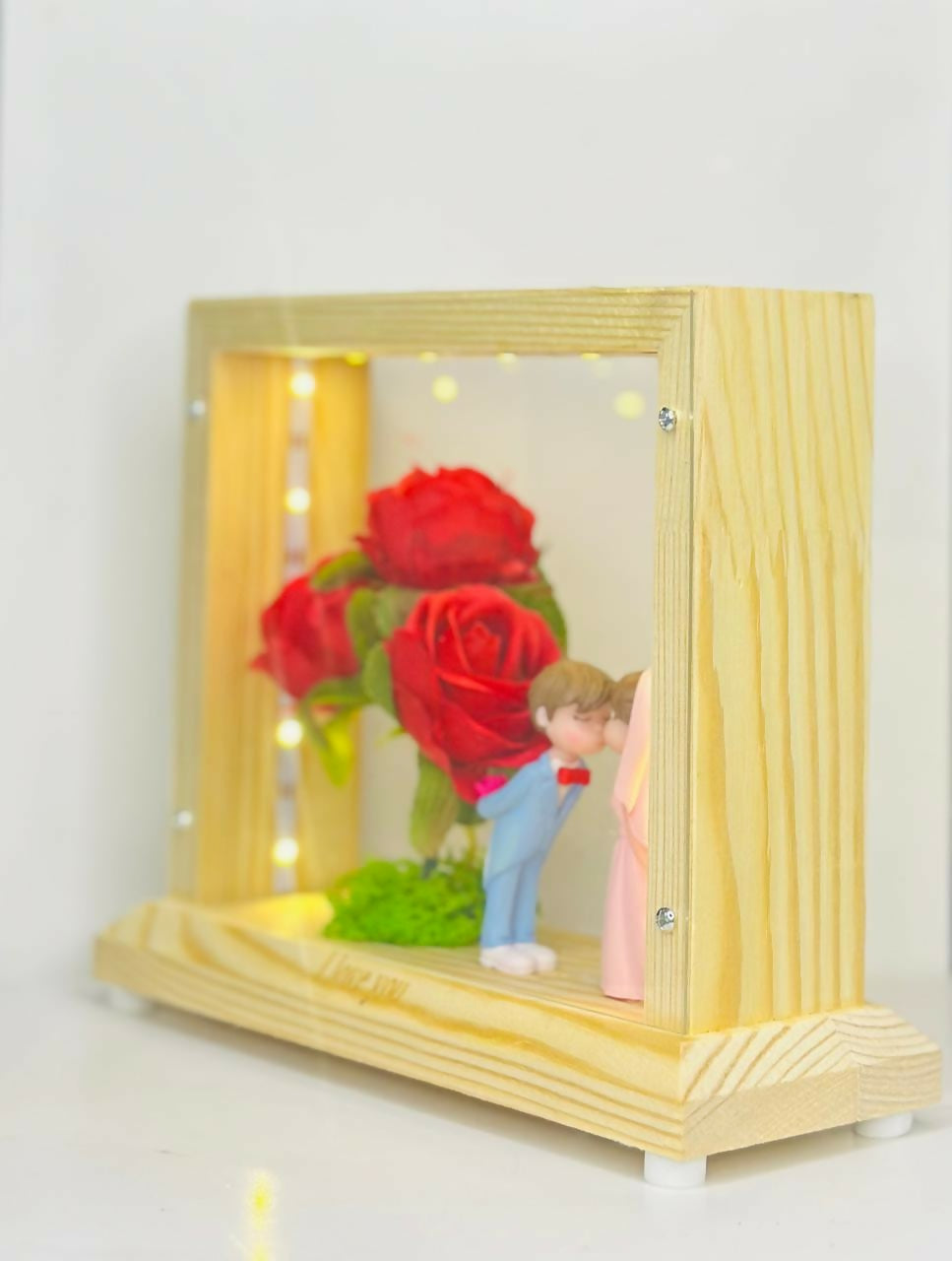 Wooden Shadow Box with LED Lights, Artificial Roses & Adorable Love Couple Miniatures – Romantic Home Decor Gift for Girlfriend, Wife, or Wedding Anniversary