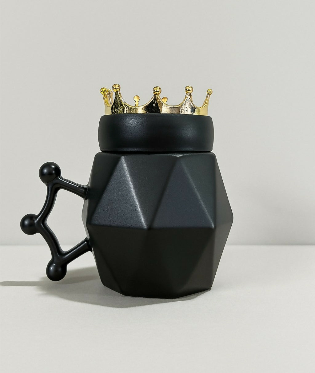 Black King Crown Ceramic Mug with Golden Lid – Luxury Matte Finish Coffee Mug for Men with Royal Handle | Diamond-Cut Tea Cup Gift for Husband, Boyfriend, Dad & Boss | Premium Designer Mug