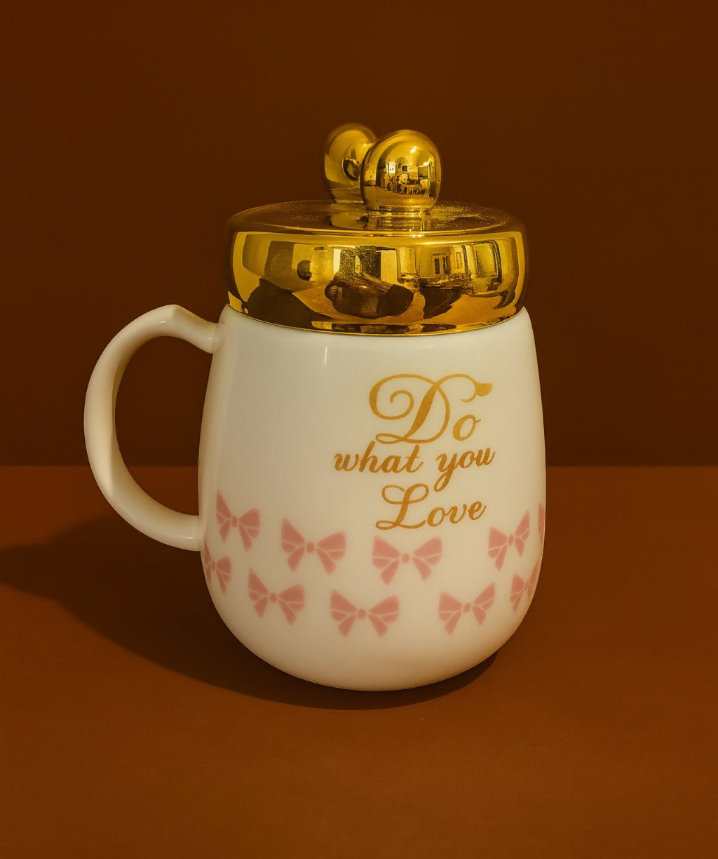Elegant White Ceramic Mug with Golden Lid and Heart Handle – “Do What You Love” Printed Coffee Mug with Pink Bow Design – Luxury Gift Cup with Dome Lid for Girls, Office & Home Use