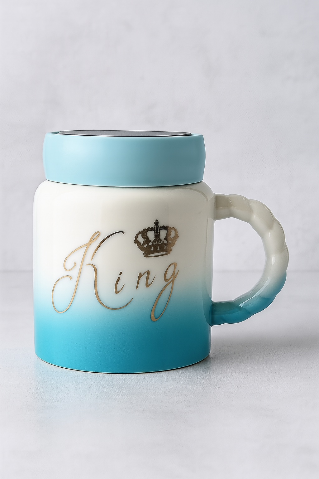 Ceramic King Mug with Lid – Gradient Blue & White Coffee Mug with Crown Design, Insulated Ceramic Cup for Tea, Coffee, Milk – Stylish Royal Gift for Men, Husband, Father, Boyfriend