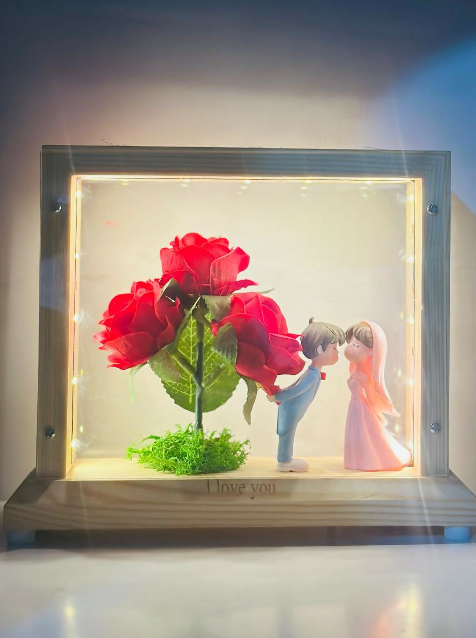 Wooden Shadow Box with LED Lights, Artificial Roses & Adorable Love Couple Miniatures – Romantic Home Decor Gift for Girlfriend, Wife, or Wedding Anniversary