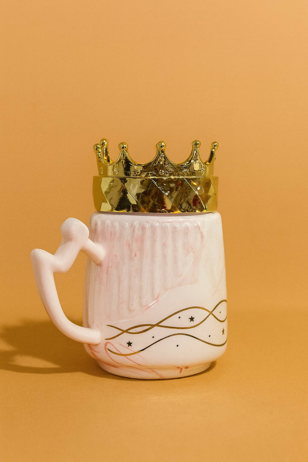 Luxury Queen Crown Ceramic Mug with Golden Lid | Pink Marble Coffee & Tea Cup | Royal Gift for Women – Birthday, Anniversary, Valentine’s Day & Office Use
