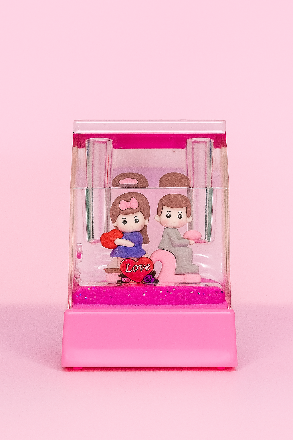 Romantic Couple Love Theme Glitter Water Globe Pen Holder and paperweight – House-Shaped Clear Acrylic Desktop Organizer with Pink Base and Decorative Figurines – Perfect for Valentine's Day, Anniversary, or Gift for Loved Ones