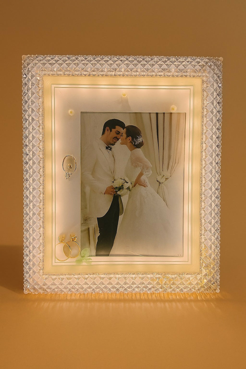 Premium LED Crystal Wedding Photo Frame with 3D Ring Decor – Illuminated Light-Up Picture Frame for Couple, Anniversary & Bedroom Decoration