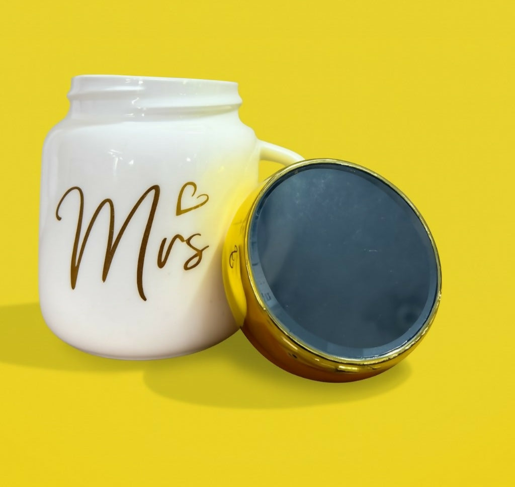 Elegant White Ceramic Mug with Golden Lid and "Mrs" Script – Glossy Finish Coffee Cup with Handle – Gift for Wife, Bride, Newlywed – Romantic Tea Mug for Women