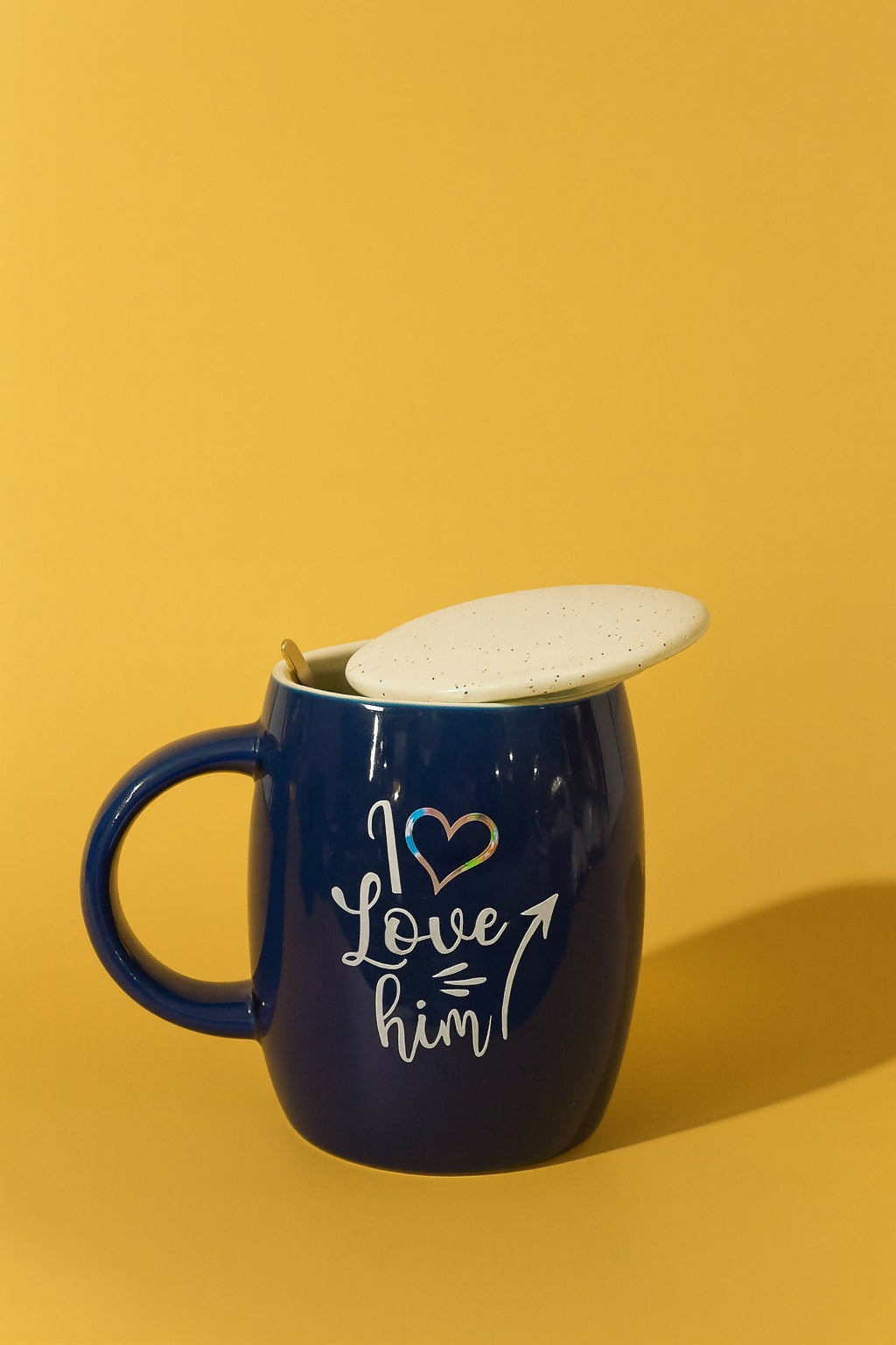 Couple Ceramic Coffee Mug Set with Lids and Spoons – “I Love Him, I Love Her” Printed Gift Set for Couples, Husband, Wife, Boyfriend, Girlfriend | Romantic Tea & Coffee Cups for Anniversary, Valentine’s, Wedding, Birthday
