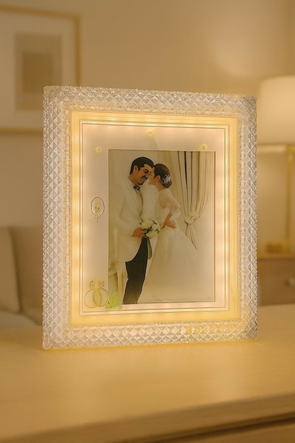 Premium LED Crystal Wedding Photo Frame with 3D Ring Decor – Illuminated Light-Up Picture Frame for Couple, Anniversary & Bedroom Decoration