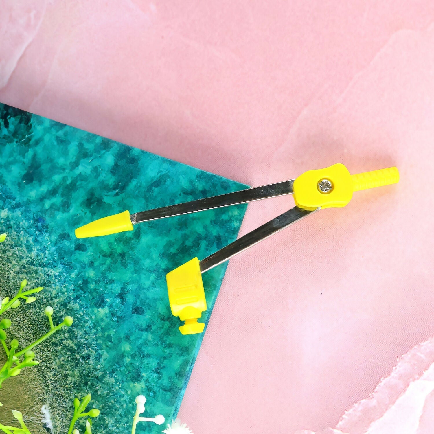 Camlin Compass – Durable Metal Body with Yellow Grip