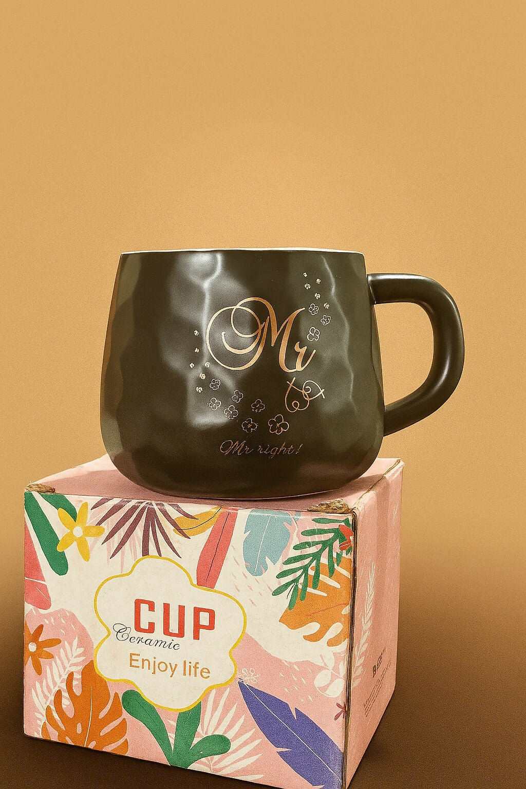 Elegant Black Ceramic “Mr. Right” Mug – Matte Textured Finish with Gold Lettering – Romantic Coffee Mug for Husband, Boyfriend or Groom – Gift for Anniversary, Wedding or Valentine