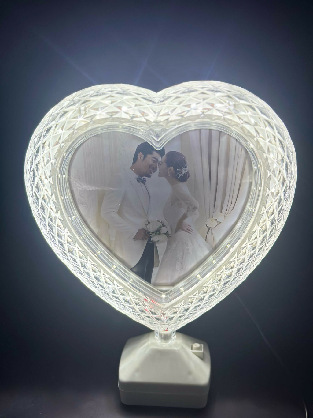 Personalized Heart-Shaped LED Crystal Table Lamp with Custom Photo Frame – Romantic Night Light for Couples, Wedding, Anniversary & Valentine’s Day Gift – USB/Battery Operated Decorative Love Lamp for Bedroom or Living Room
