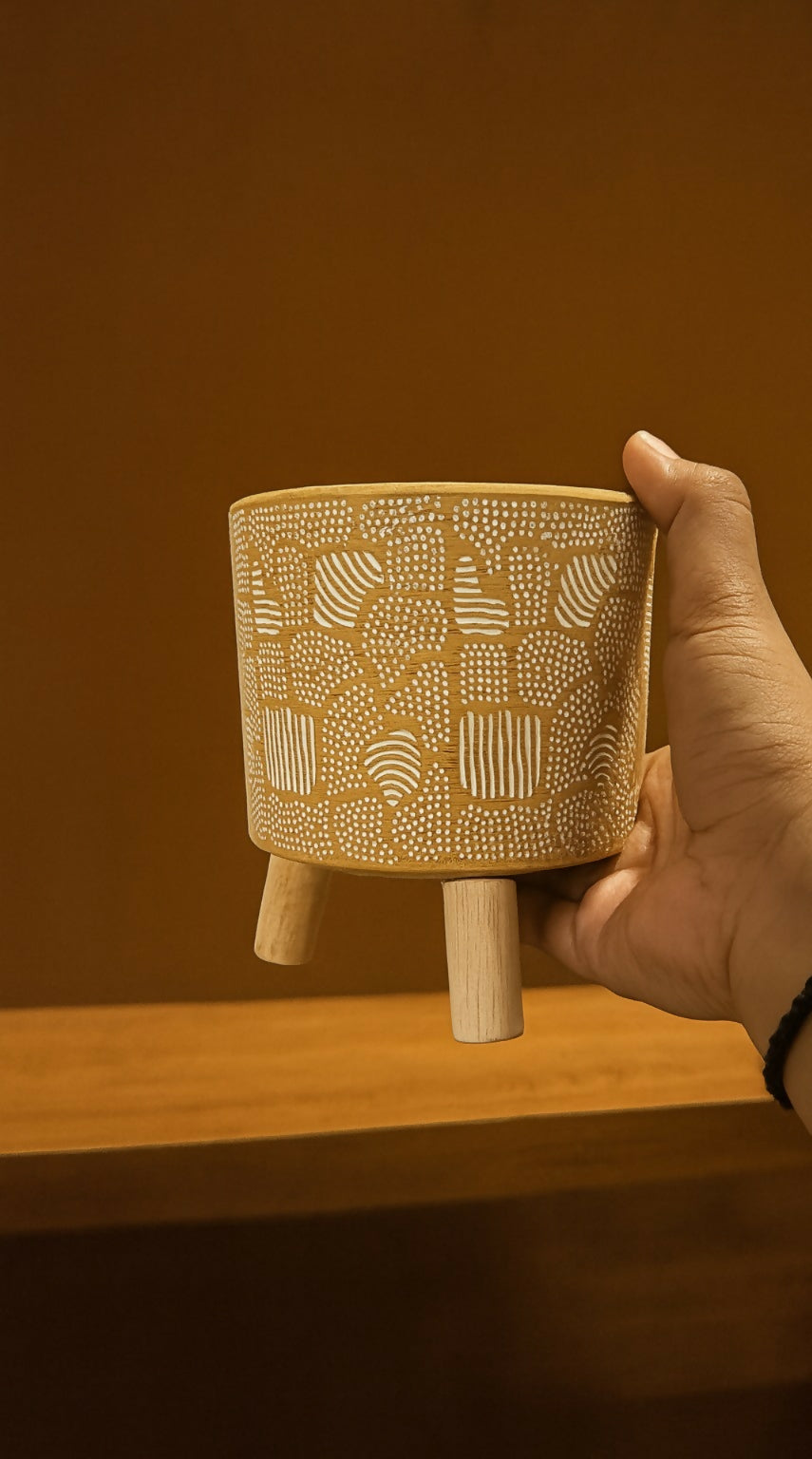 Handcrafted Ceramic Planter Pot with Wooden Legs – Abstract White Dot Pattern Terracotta Finish Indoor Pot for Succulents & Plants – Boho Decorative Raised Pot for Living Room, Bedroom, or Office Decor