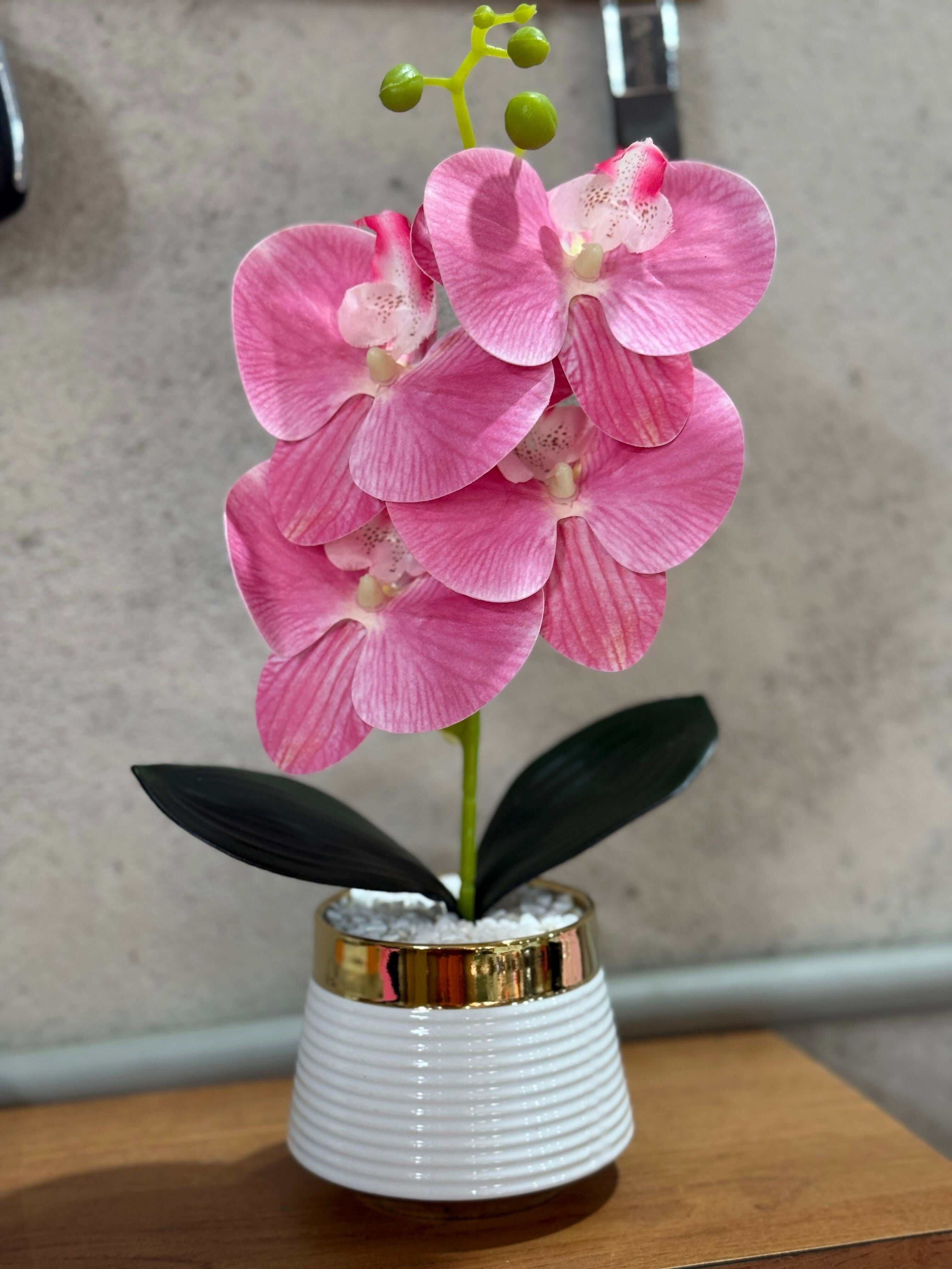 Luxury Artificial Pink Orchid Flower Plant with Ceramic Pot – Elegant Faux Orchid Decoration with White Pebbles for Home, Office, Living Room, Bedroom & Gift Use