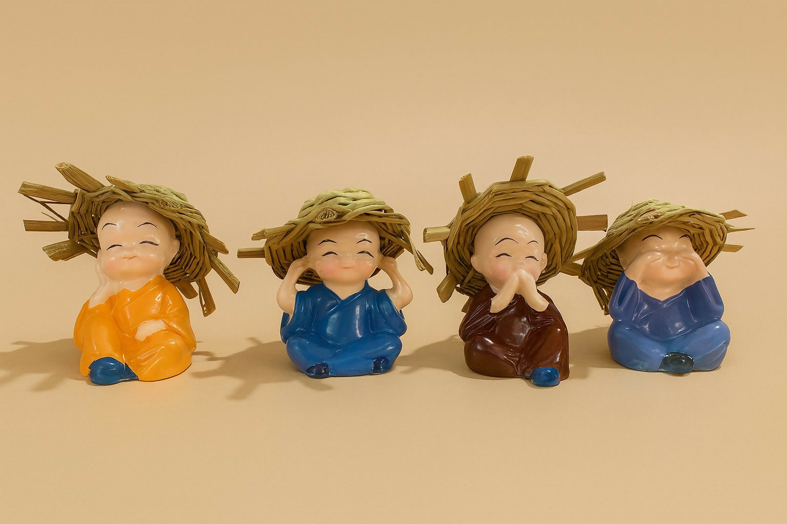 Set of 4 Cute Resin Monk Figurines with Straw Hats – Hear No Evil, See No Evil, Speak No Evil, Think No Evil – Decorative Showpieces for Home, Office, Car Dashboard, Gift & Feng Shui Décor