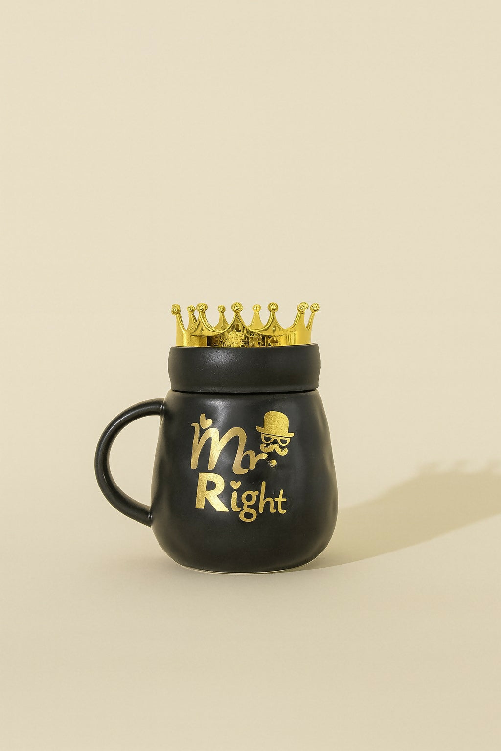 Mr. Right & Mrs. Right Couple Ceramic Mug Set with Golden Crown Lids – Black & White Coffee Cups with Funny Prints – Perfect Gift for Husband Wife, Wedding, Anniversary, Engagement, Valentine’s Day & Birthday (2 Pieces)