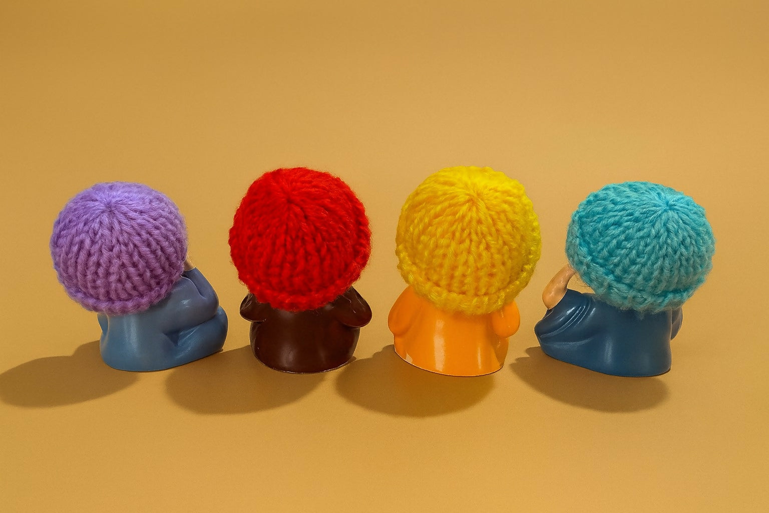 Set of 4 Cute Resin Monk Figurines with Colorful Woolen Caps – Hear No Evil, See No Evil, Speak No Evil, Think No Evil – Decorative Showpieces for Home, Office, Car Dashboard, Gifting & Feng Shui