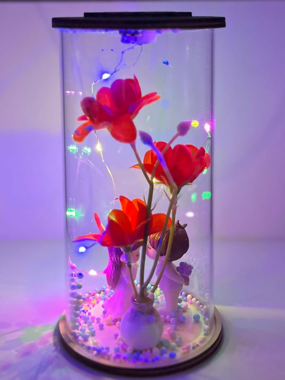 Dome Lamp – Romantic LED Glass Dome Night Light with Kissing Couple Figurine, Artificial Flowers & Colorful Beads – Decorative Valentine’s Day, Anniversary or Bedroom Gift for Couples