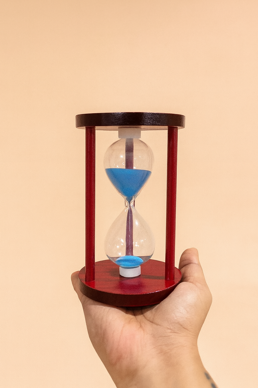 Premium Wooden Hourglass Sand Timer – 10 Minute Decorative Sand Clock with Colored Sand, Elegant Red Wooden Frame, Vintage Classic Home Office Desk Décor, Time Management Tool & Gift Item pack of 1 random color