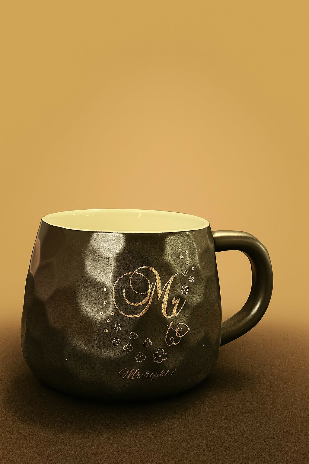 Elegant Black Ceramic “Mr. Right” Mug – Matte Textured Finish with Gold Lettering – Romantic Coffee Mug for Husband, Boyfriend or Groom – Gift for Anniversary, Wedding or Valentine