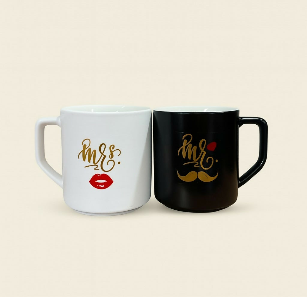 Mr and Mrs Ceramic Mug Set with Gold Print and Metal Holder – Black & White Coffee Cups for Couples – Stylish Tea Mugs with Mustache & Lip Design – Romantic Gift for Wedding, Anniversary, Valentine’s Day