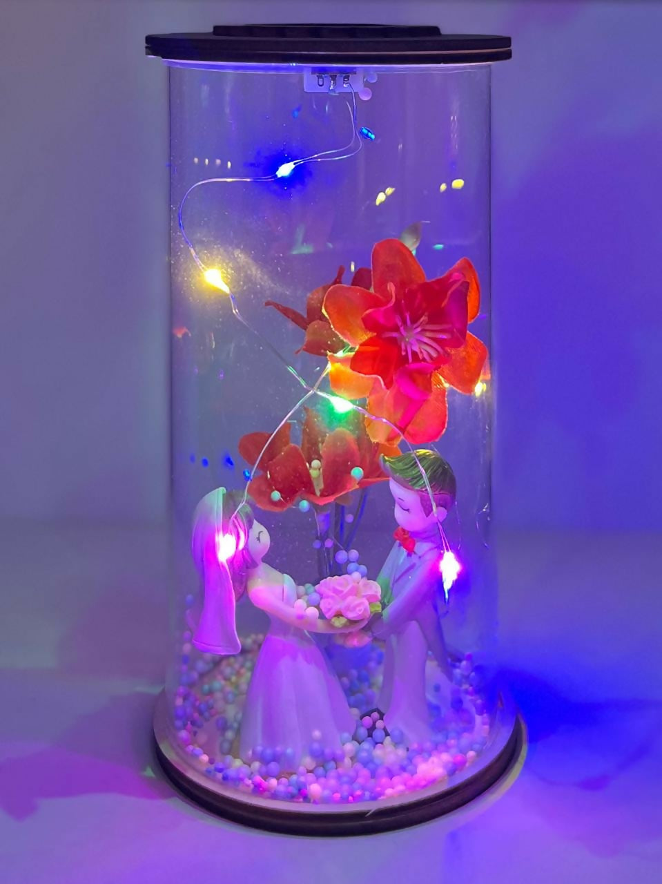 Romantic LED Glass Dome Wedding Couple Showpiece with Artificial Flowers and Colorful Beads – Decorative Night Lamp Gift for Anniversary, Valentine's Day, or Bedroom Table Décor