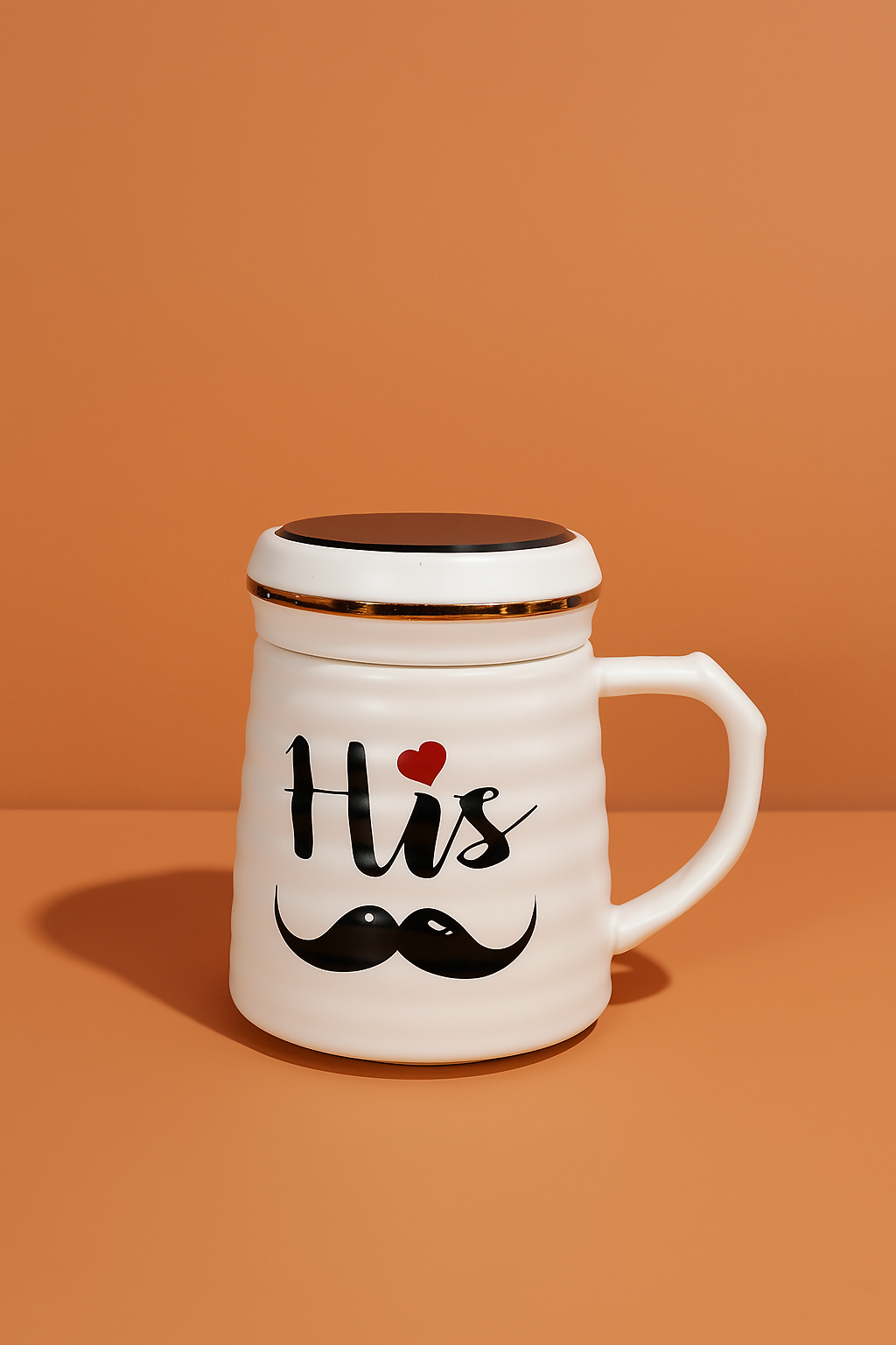 Stylish White Ceramic "His" Coffee Mug with Mustache Print and Lid – Fun Couple Gift Mug with Red Heart Accent – 350 ml – Gift for Husband, Boyfriend, or Valentine